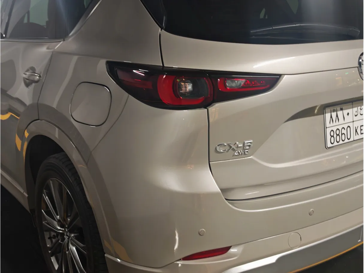 Car image 4