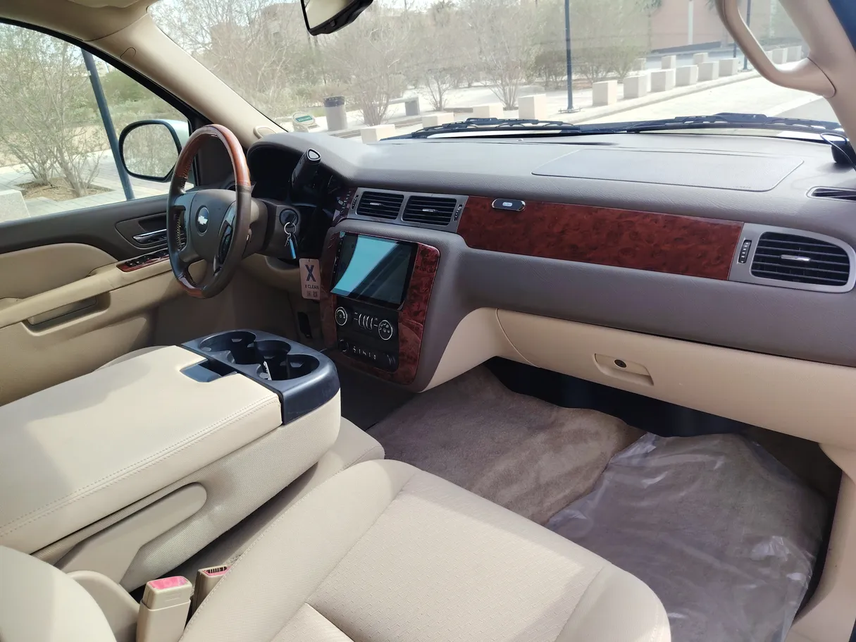 Car image 14