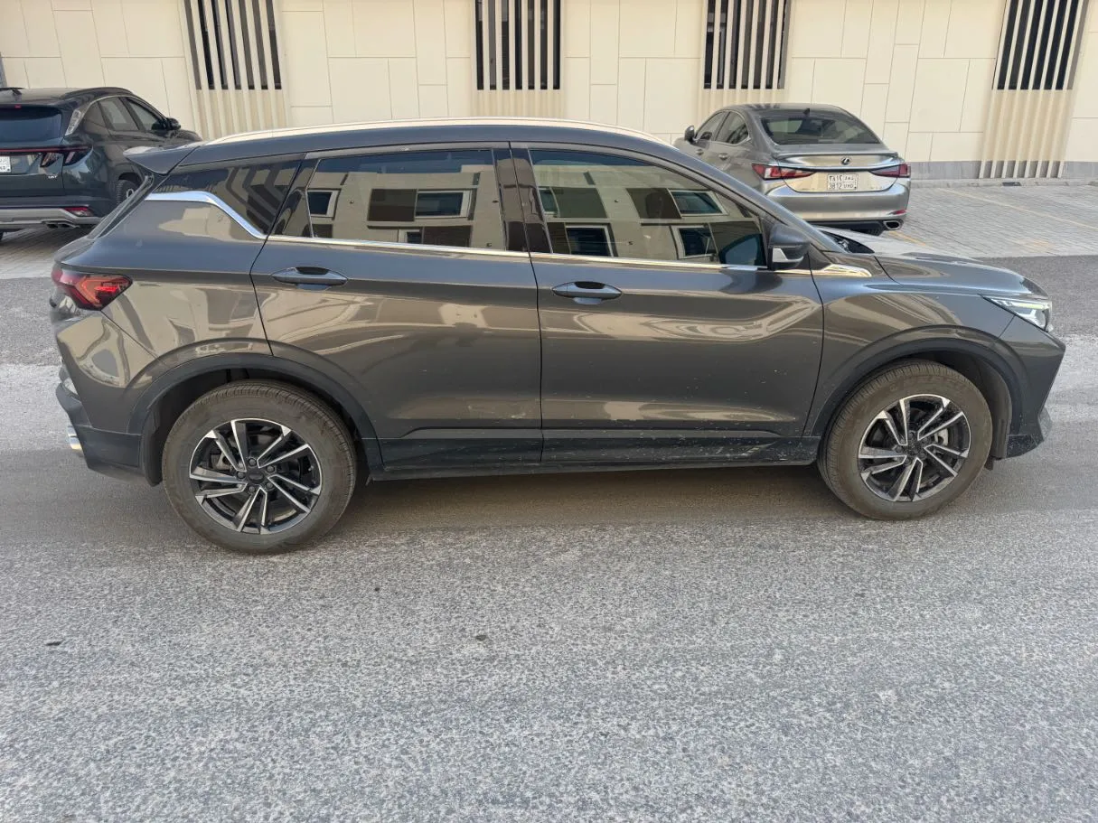 Car image 4