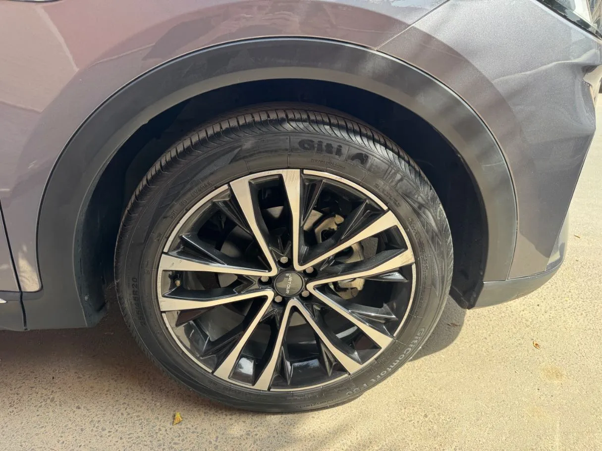 Car image 9
