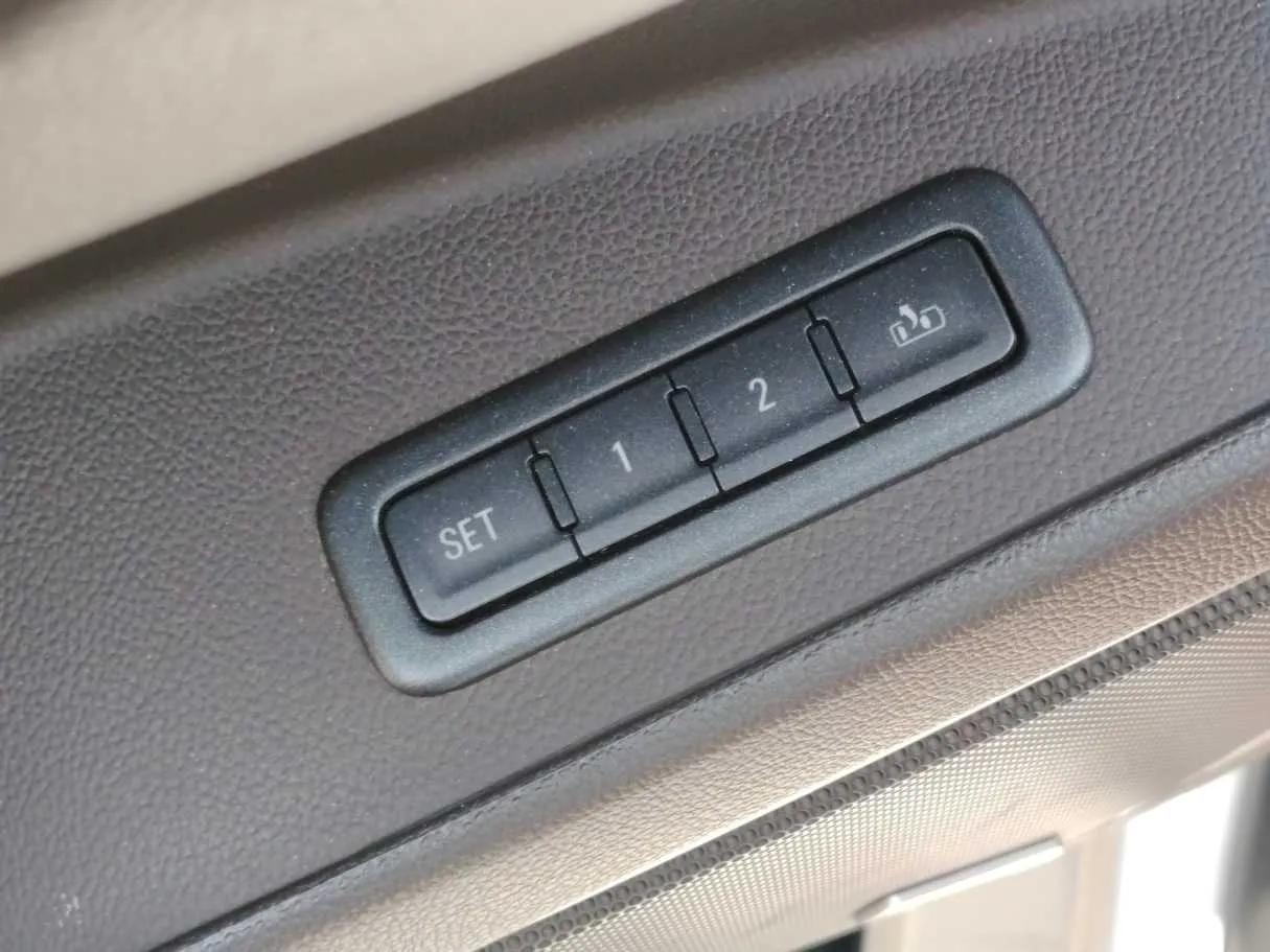 Car image 33