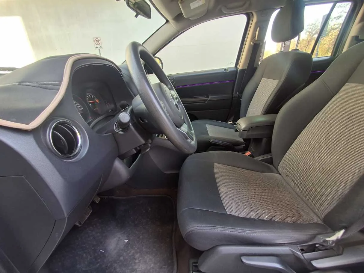 Car image 12