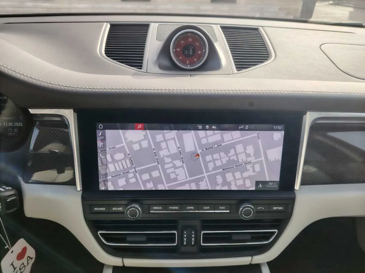 Car image 20