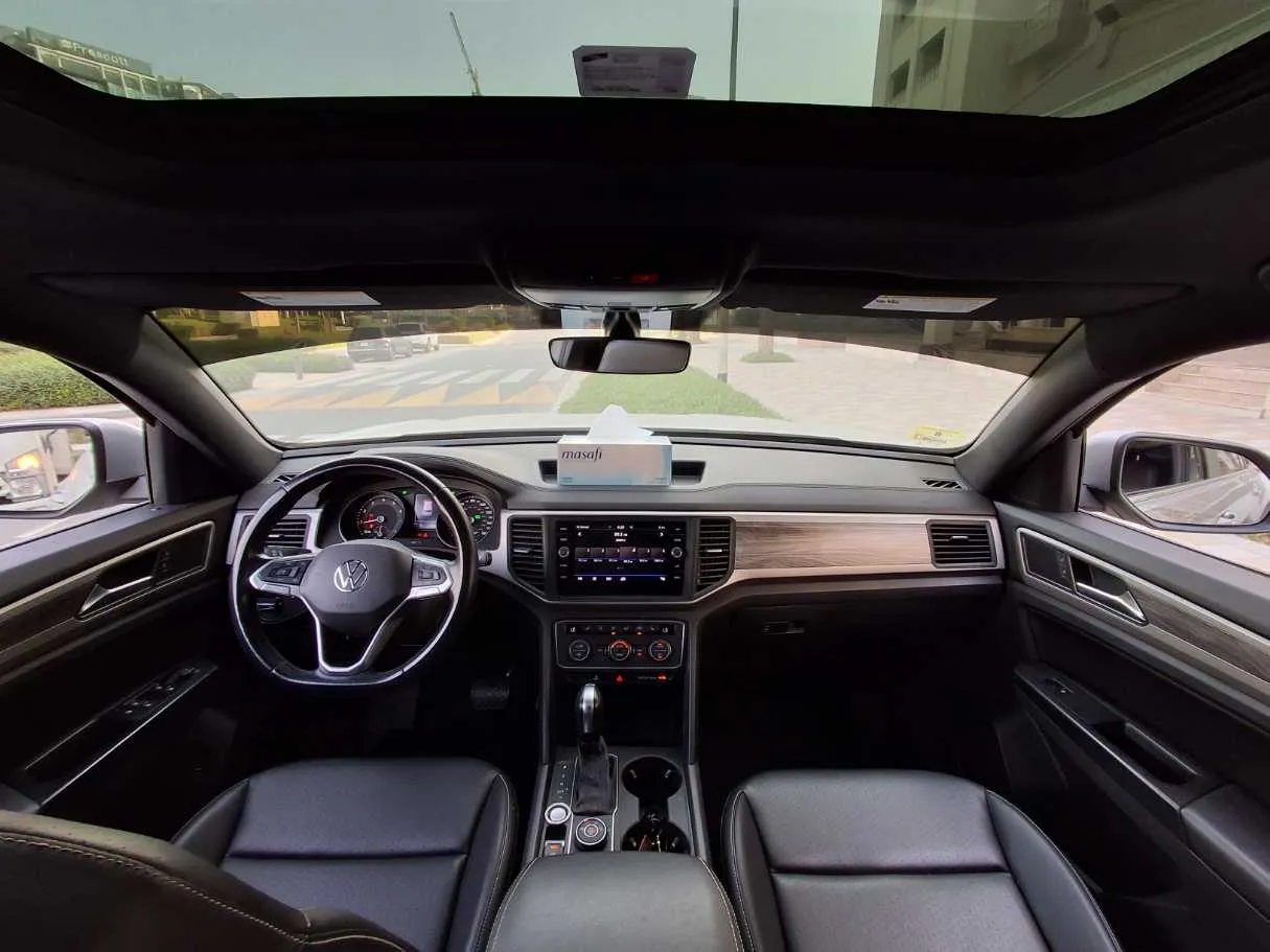 Car image 19