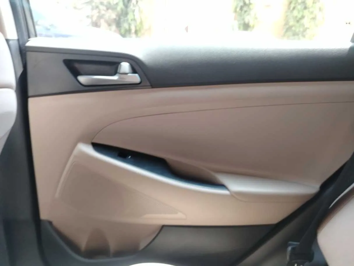 Car image 35