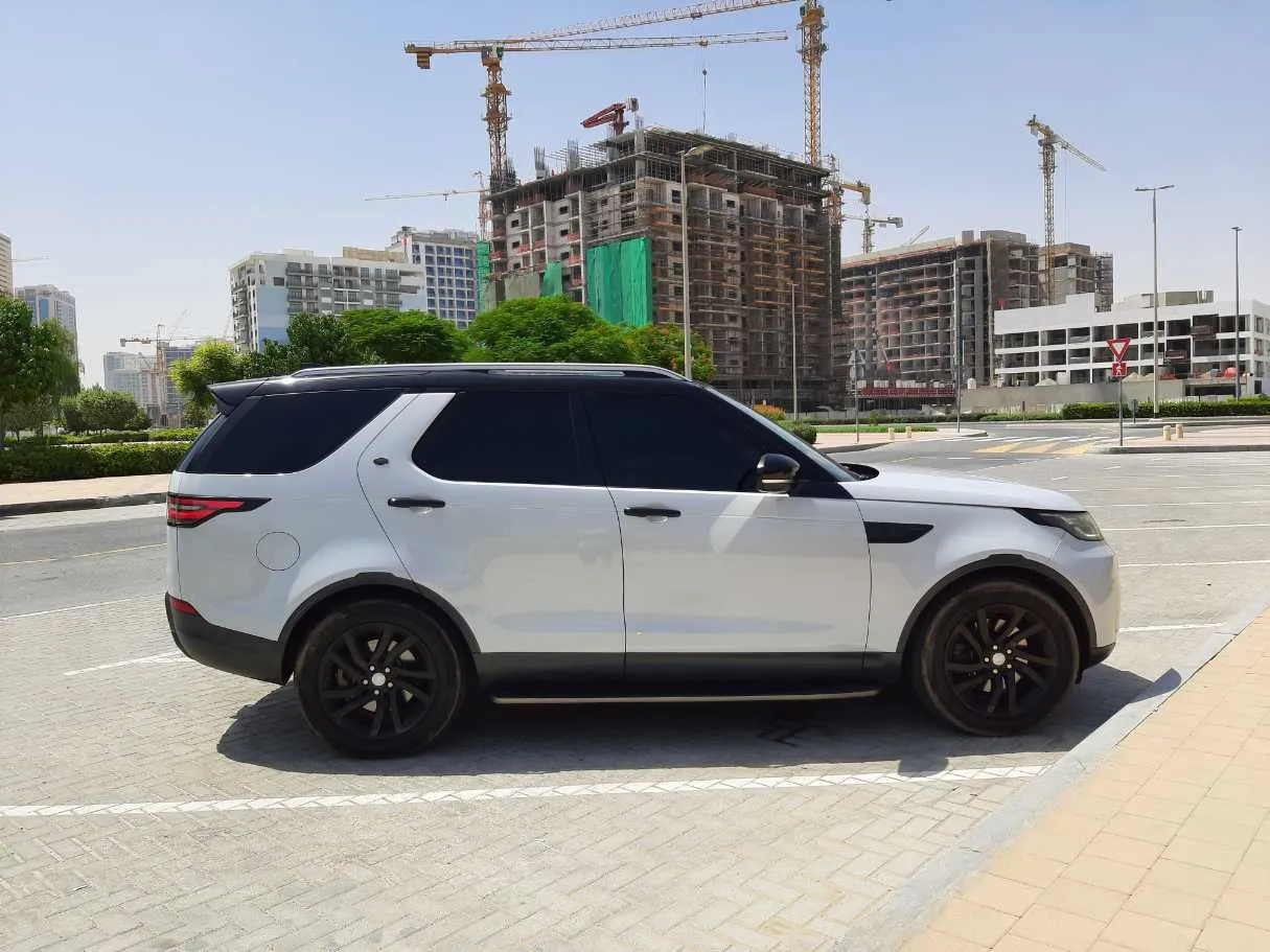 Car image 8