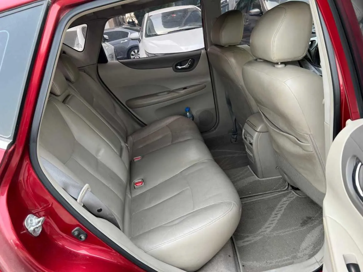 Car image 14
