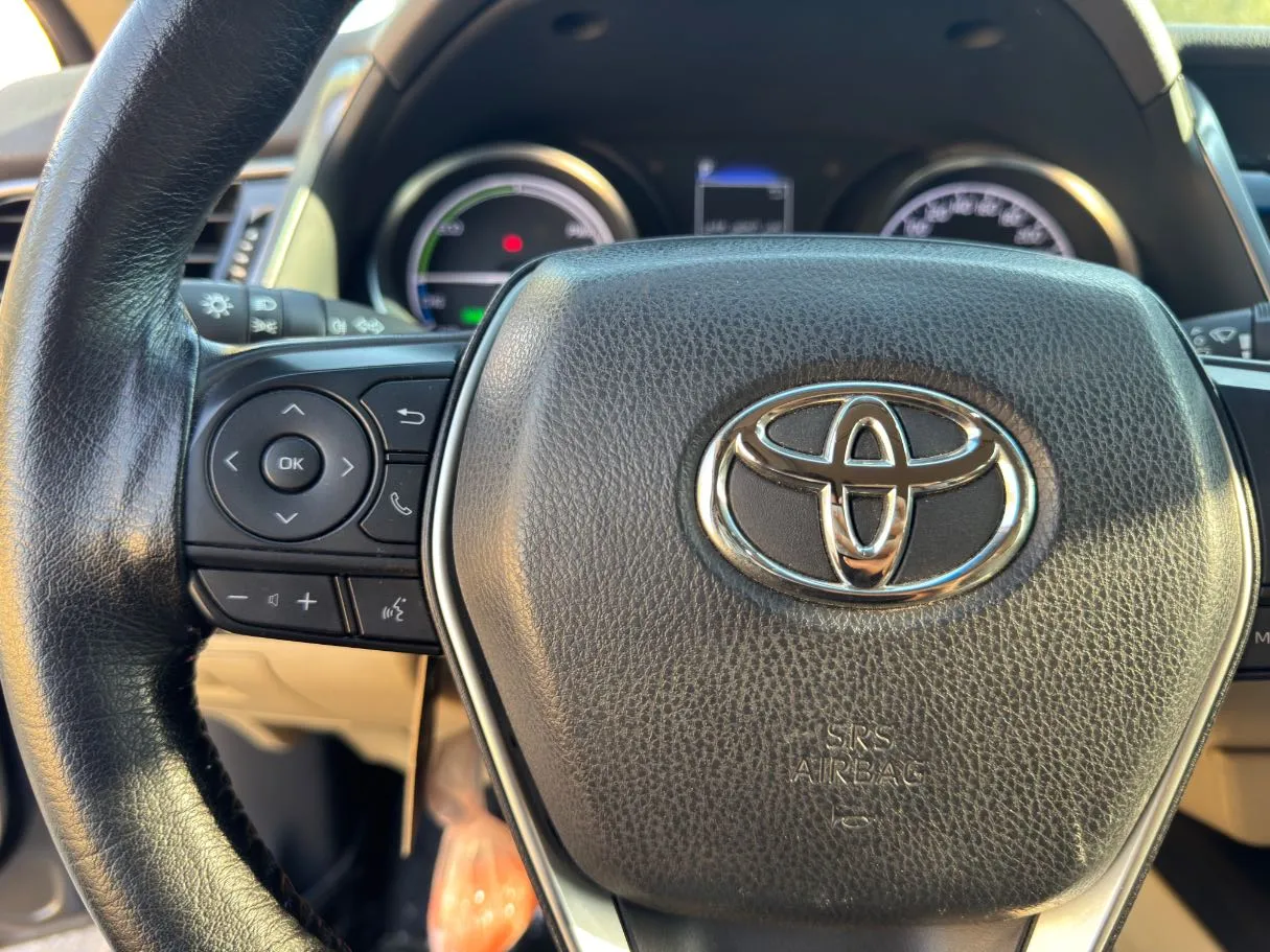 Car image 19