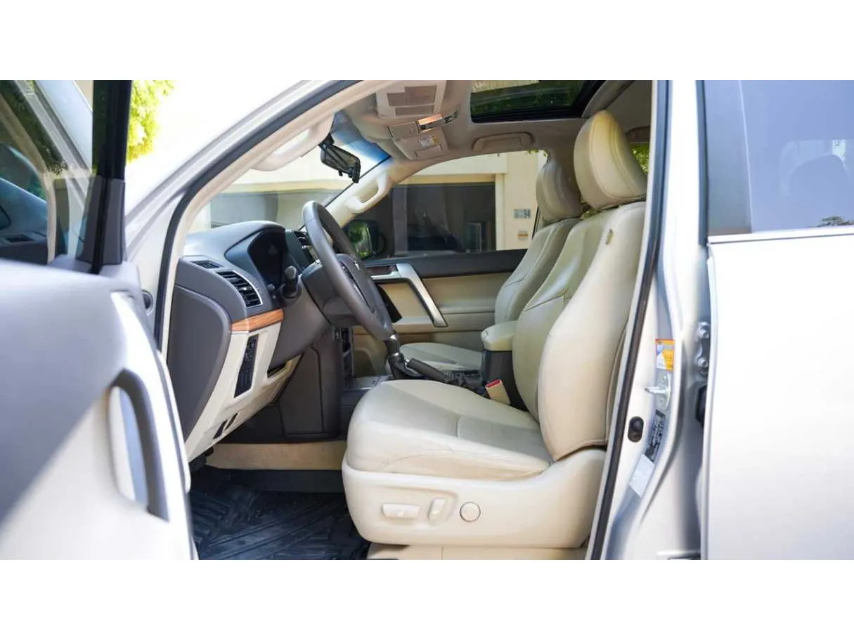 Car image 10