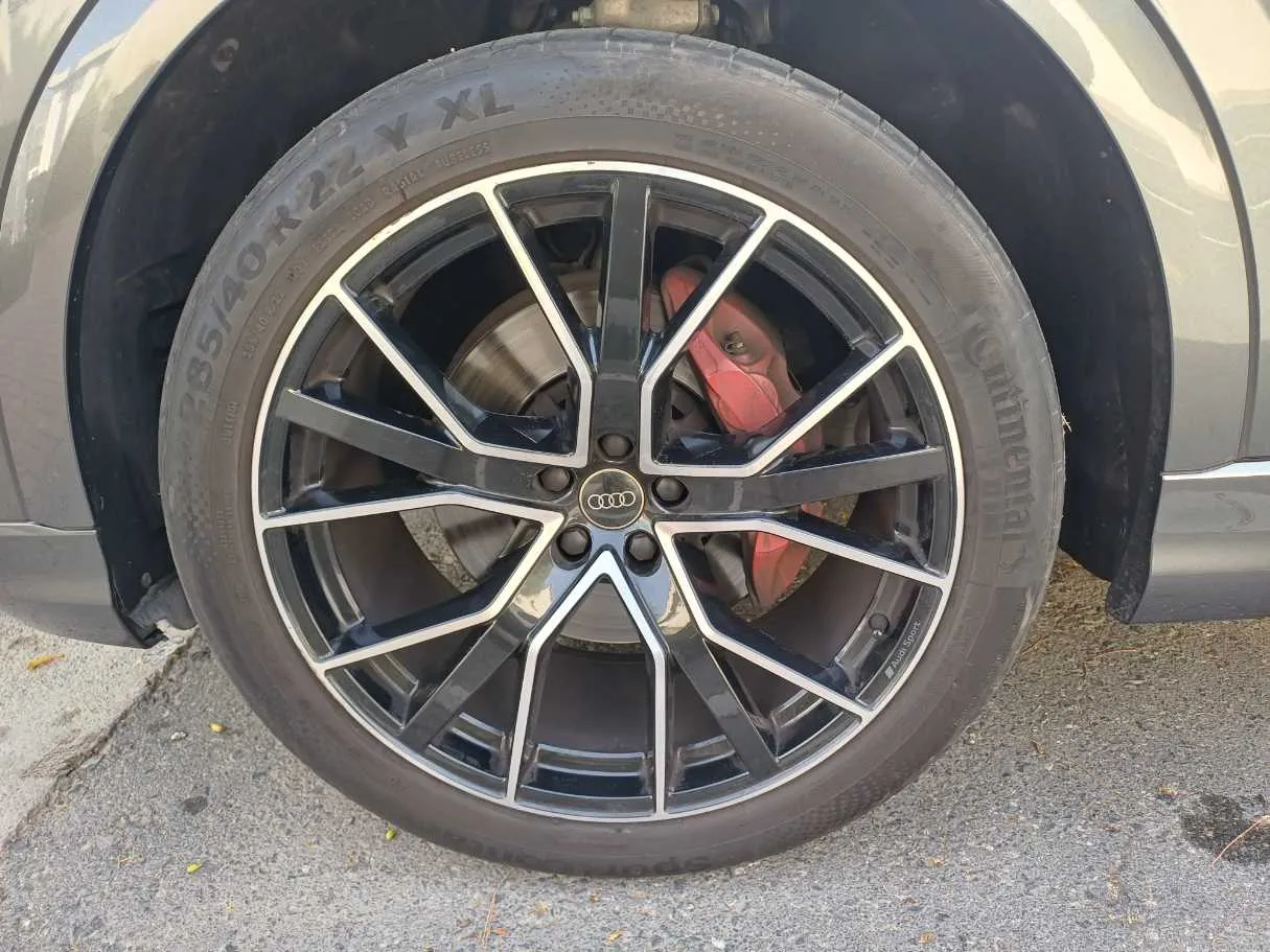 Car image 9