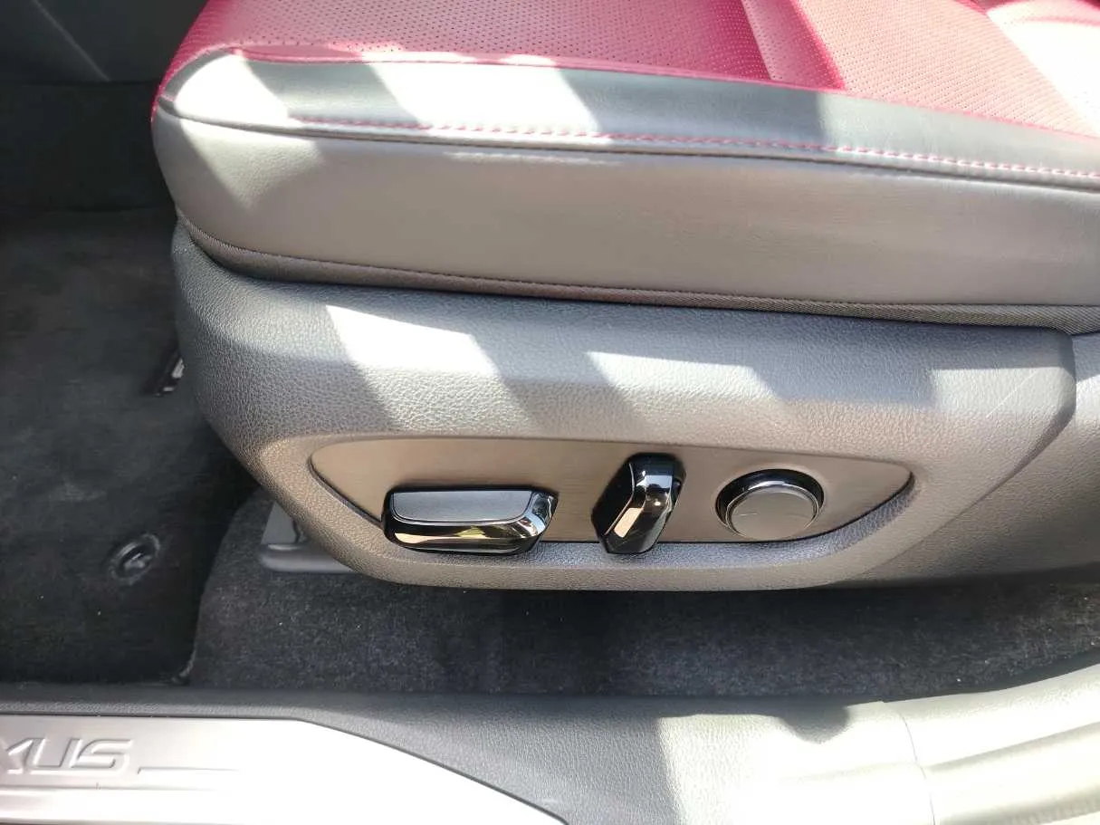 Car image 35