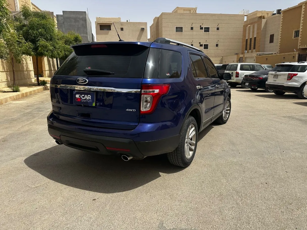 Car image 5