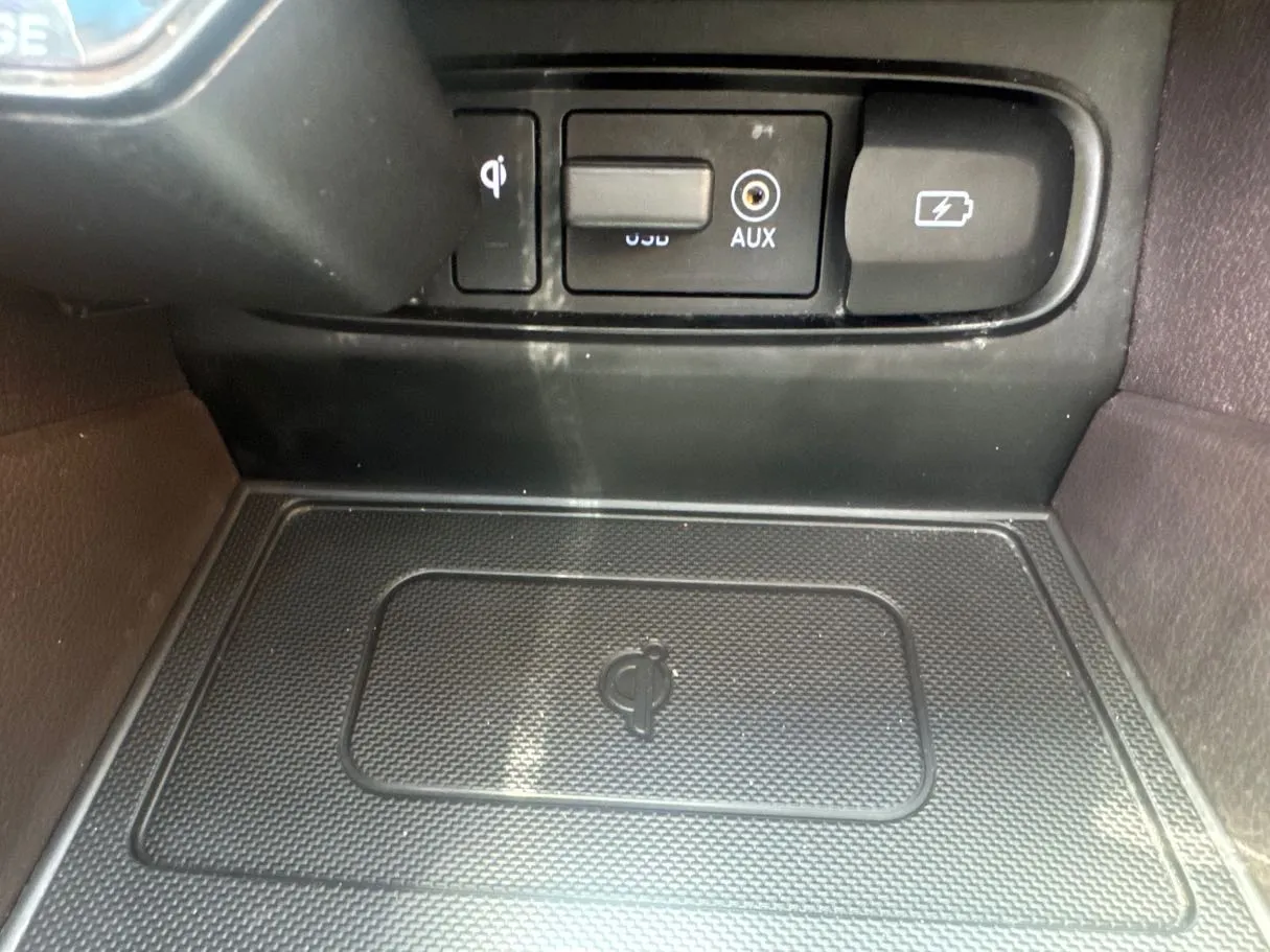 Car image 25