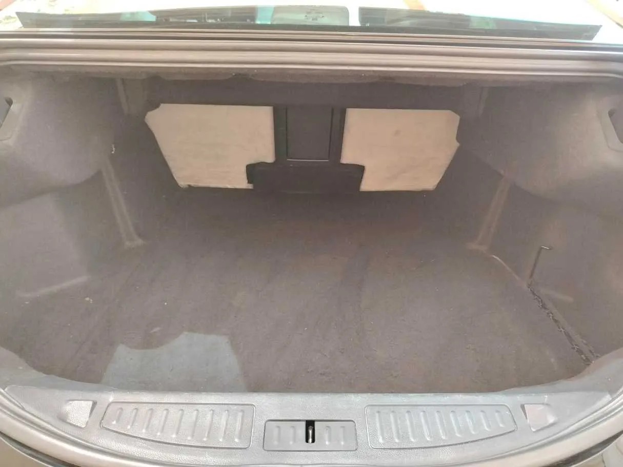 Car image 32