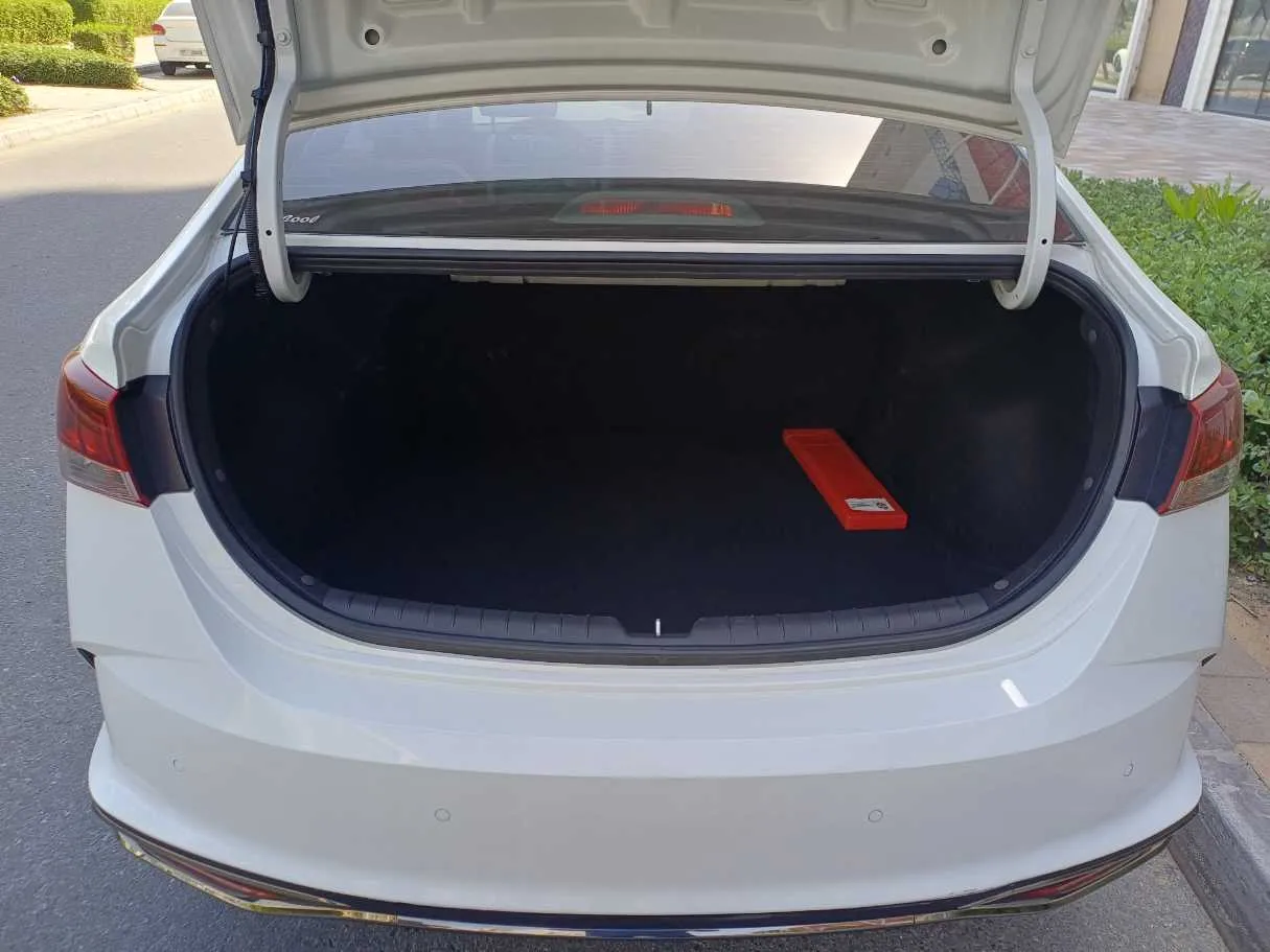 Car image 20