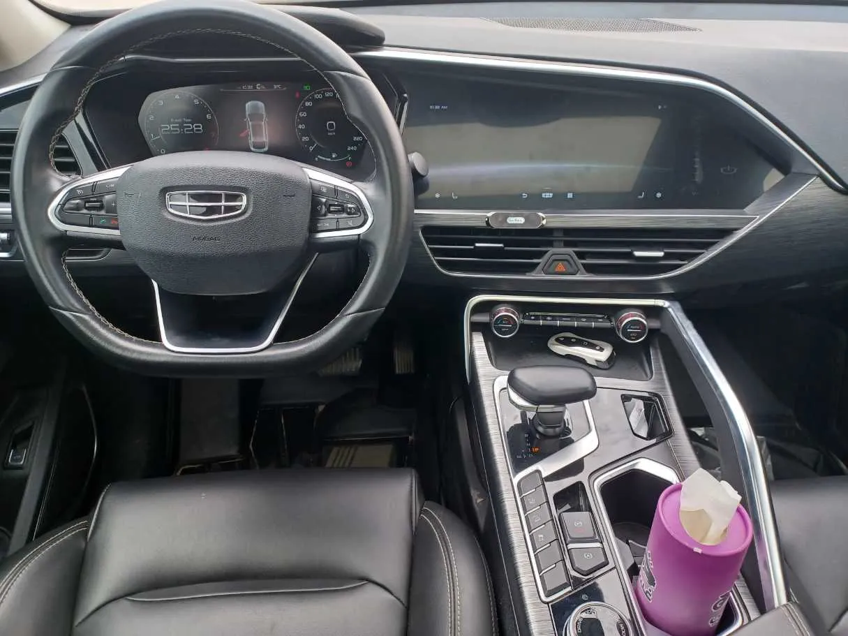 Car image 16
