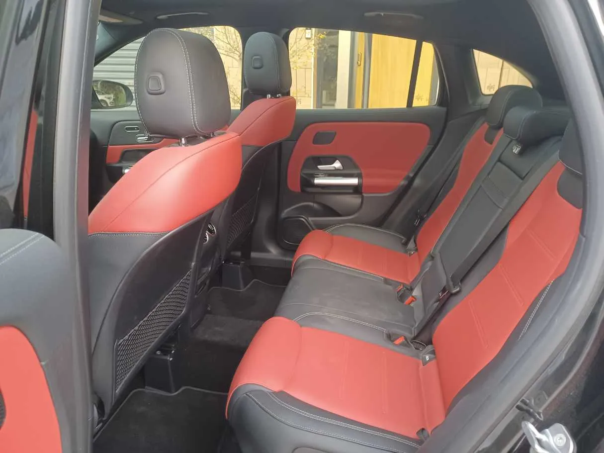 Car image 16