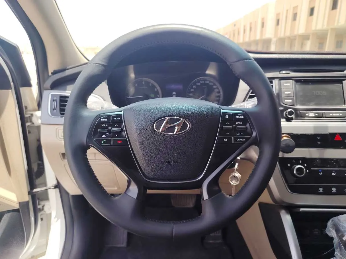 Car image 25