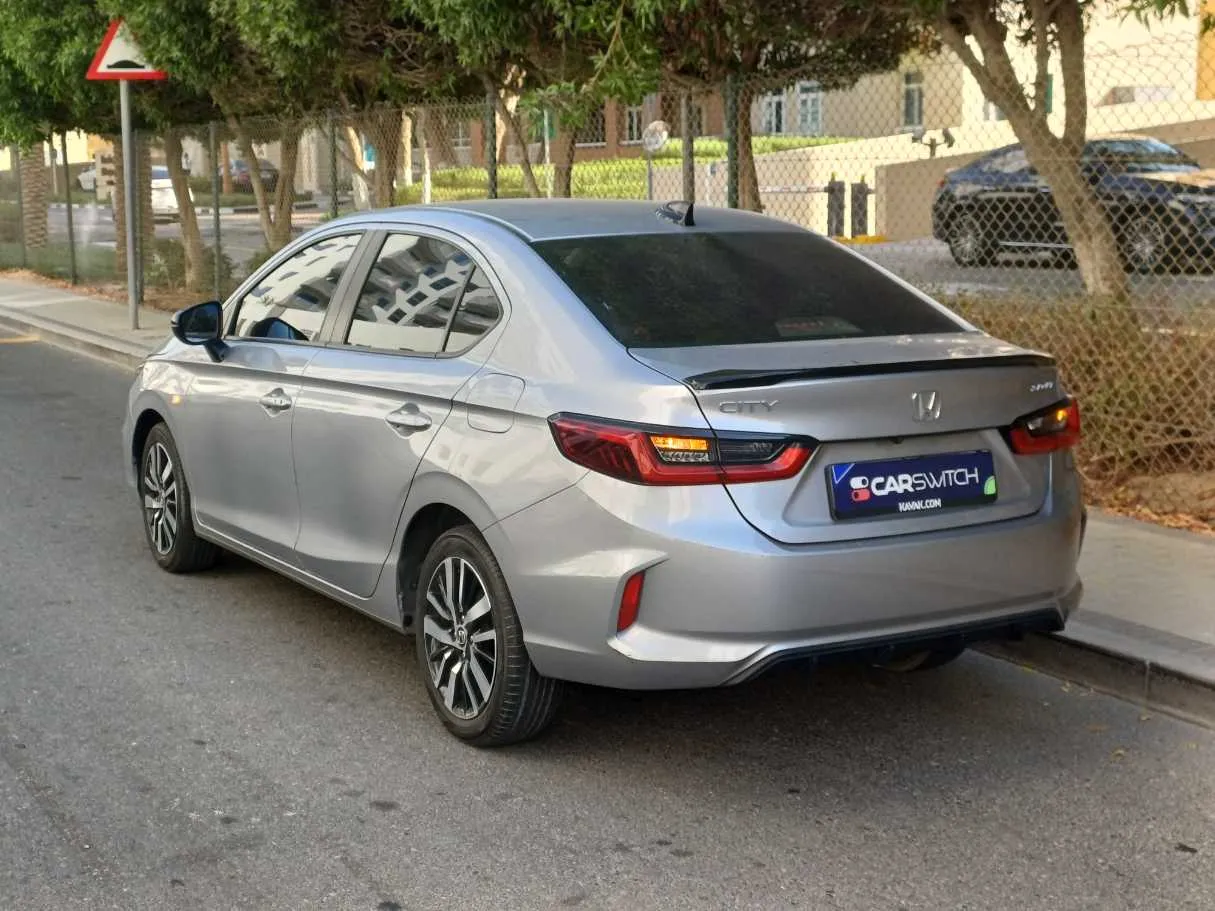 Car image 7