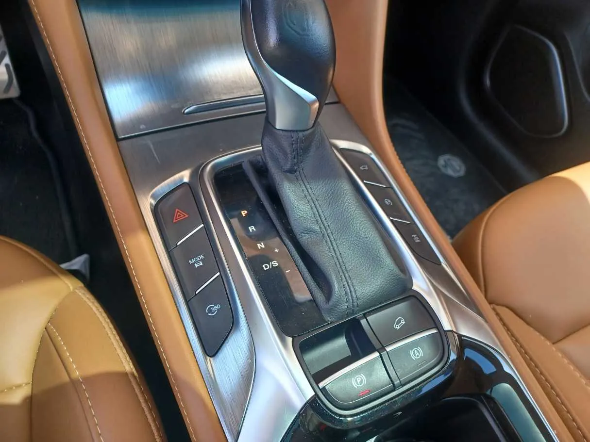 Car image 17
