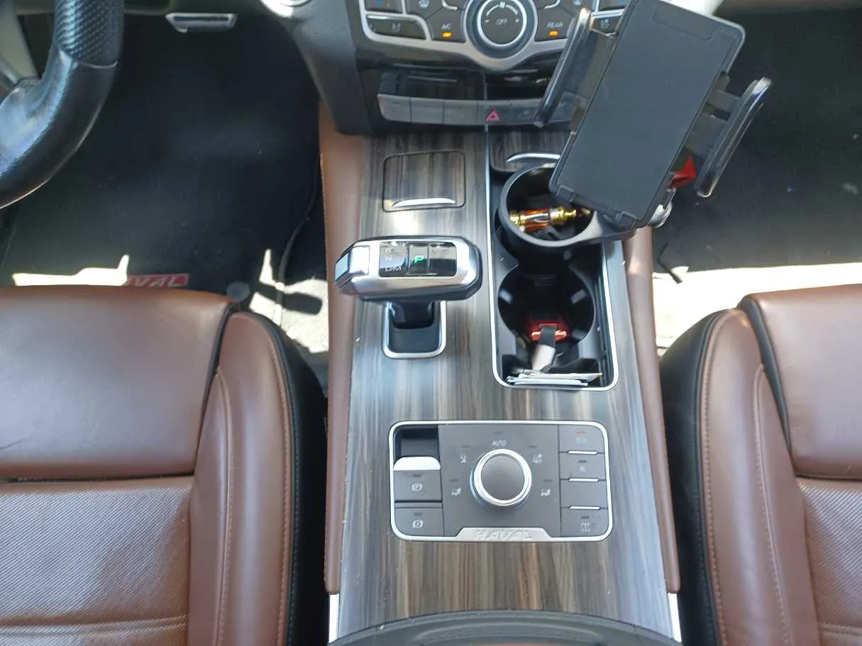 Car image 15
