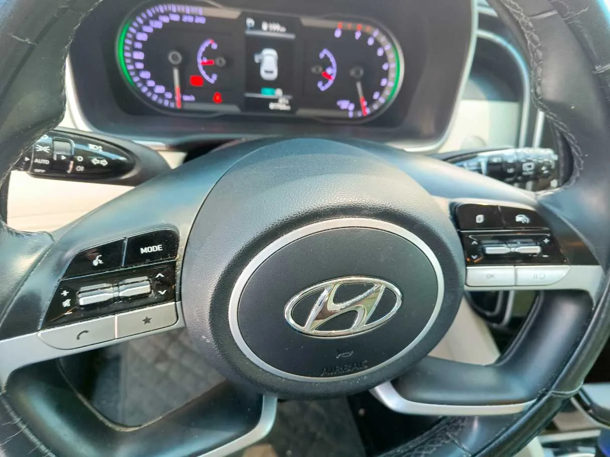Car image 21