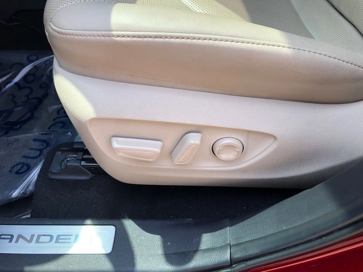 Car image 23