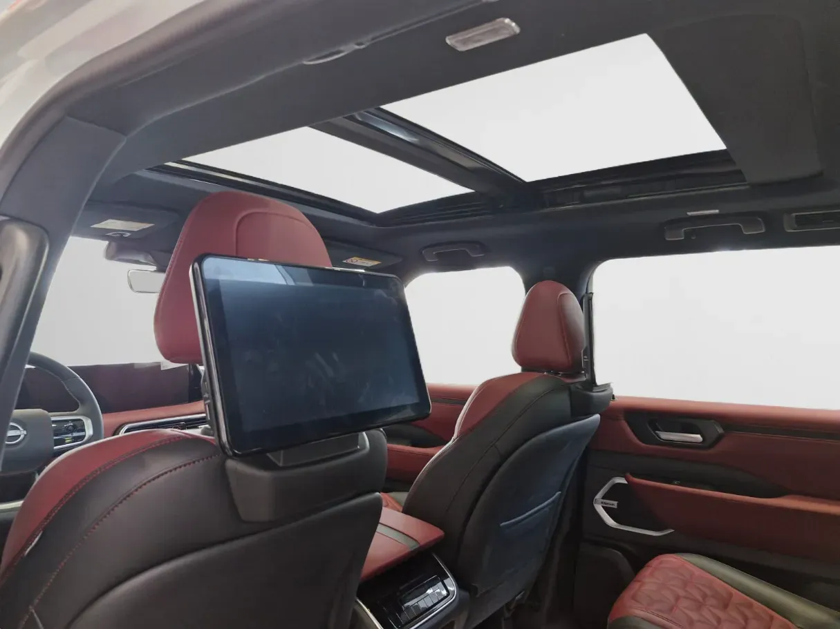 Car image 7