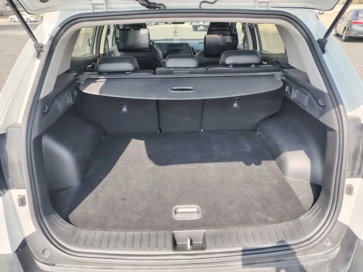 Car image 26