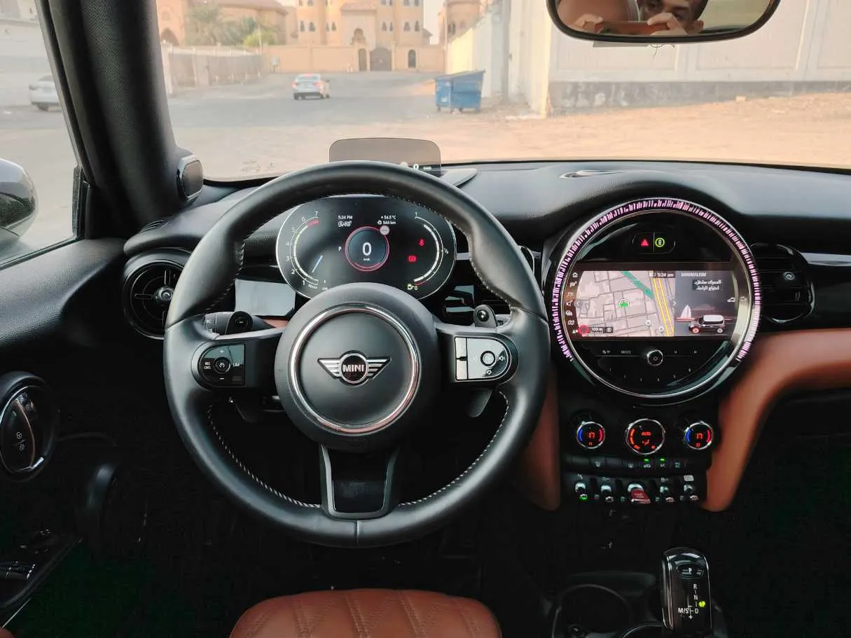 Car image 24