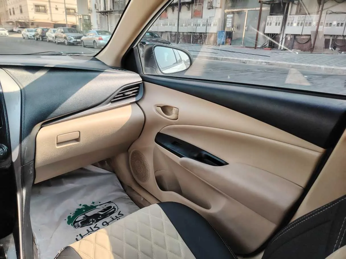 Car image 37