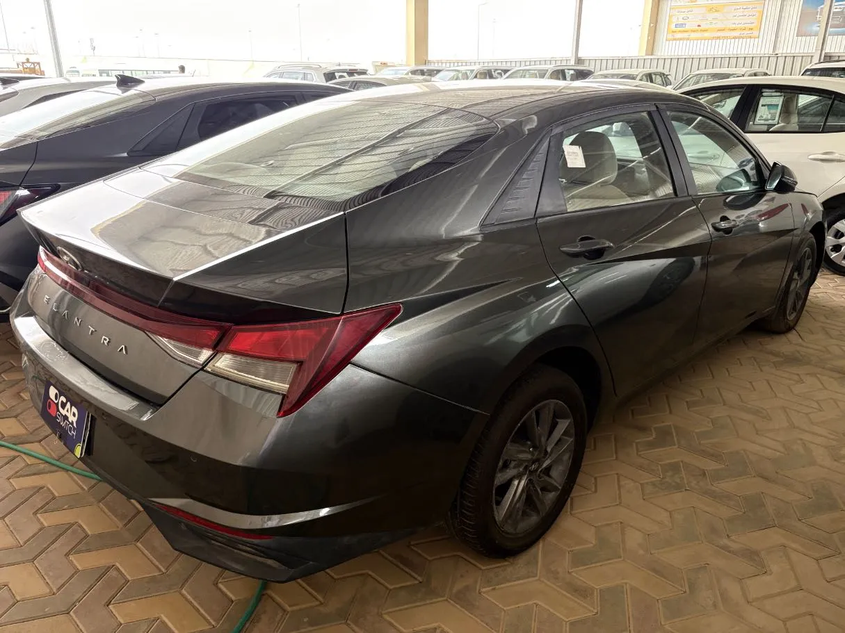 Car image 3