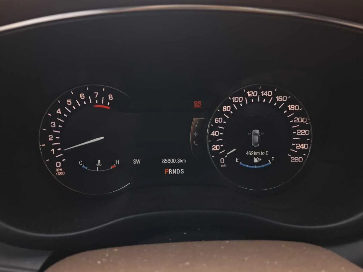 Car image 17