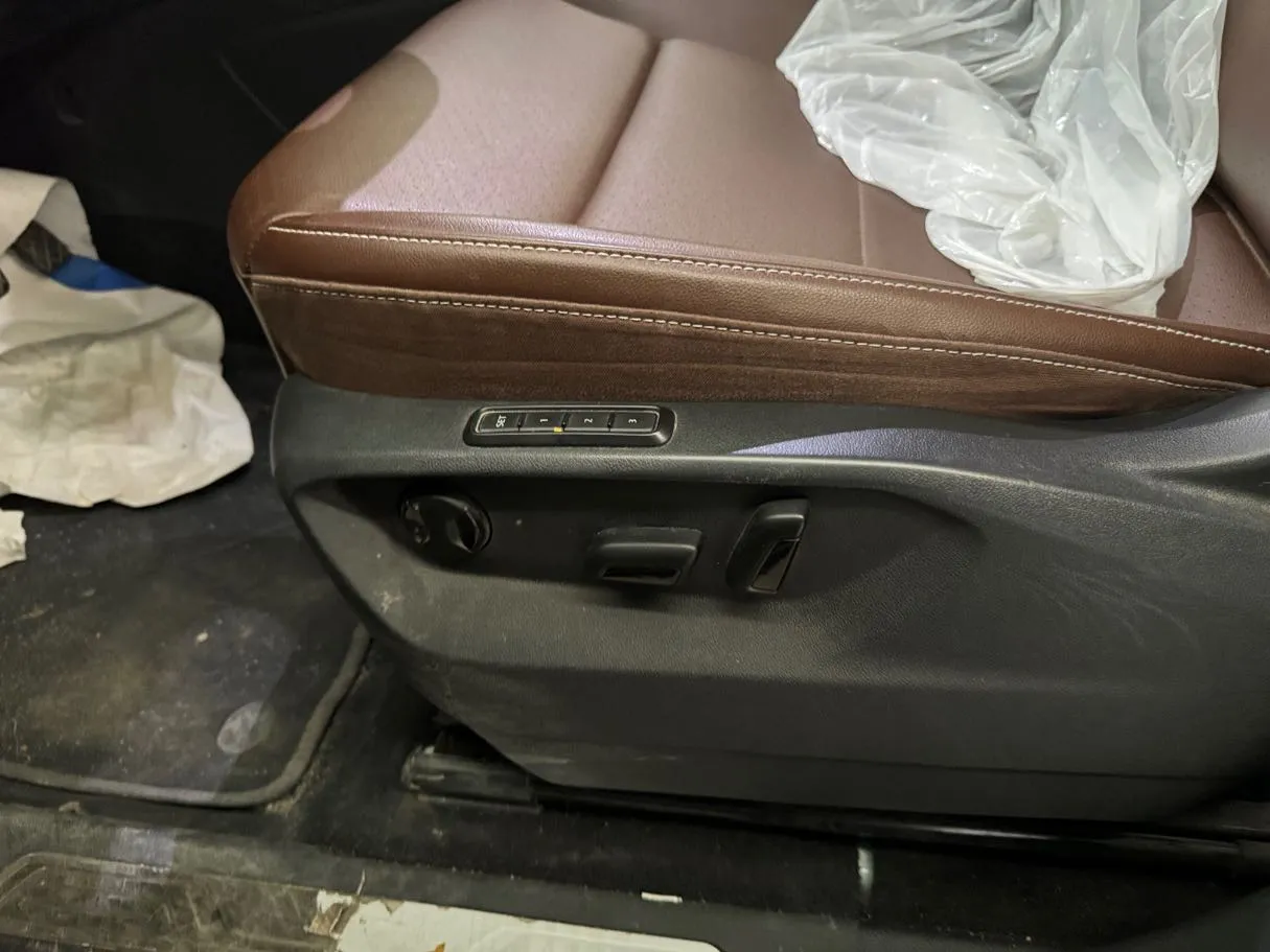 Car image 23