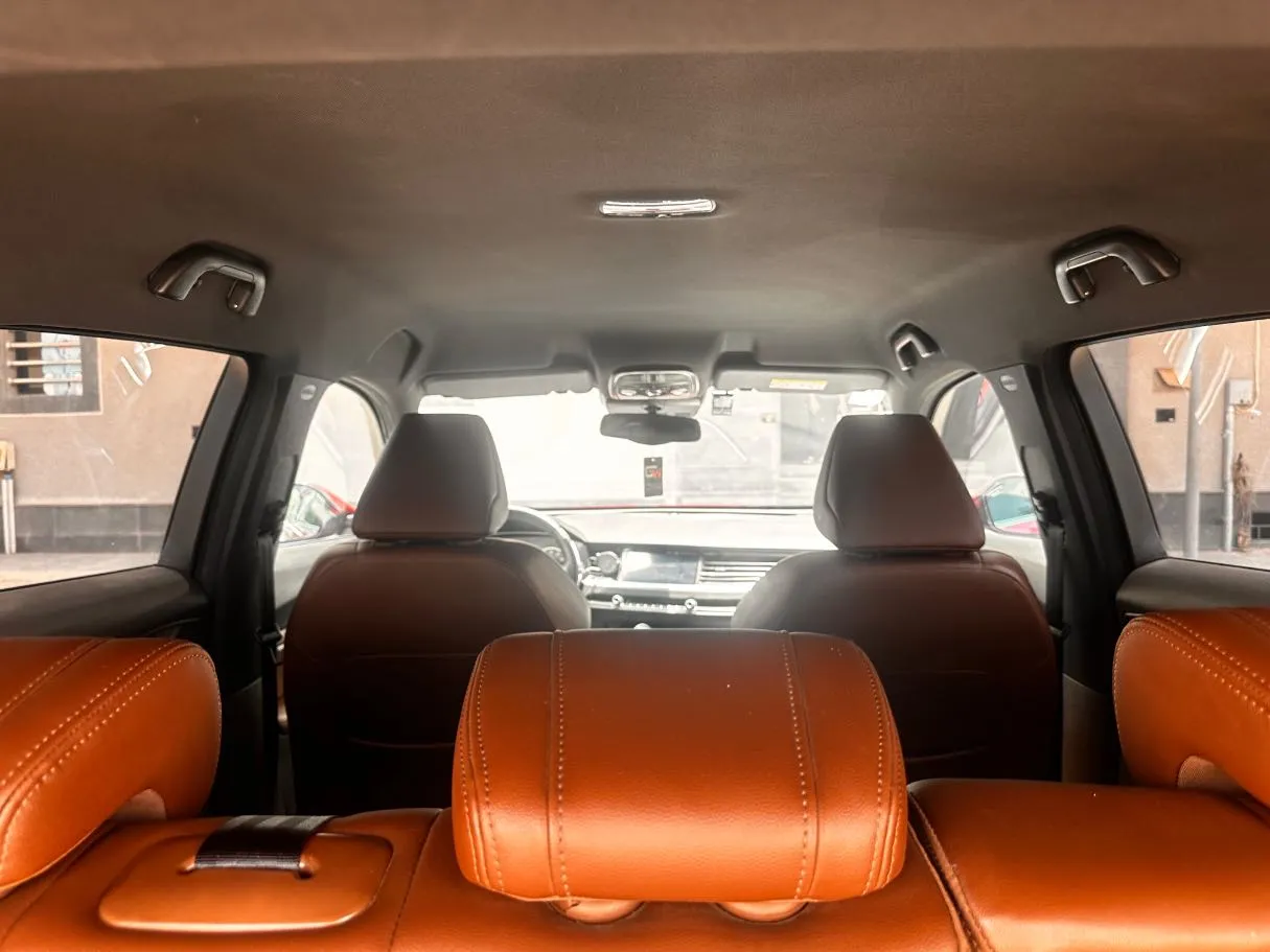 Car image 16