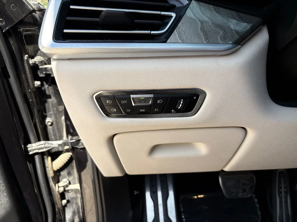 Car image 28