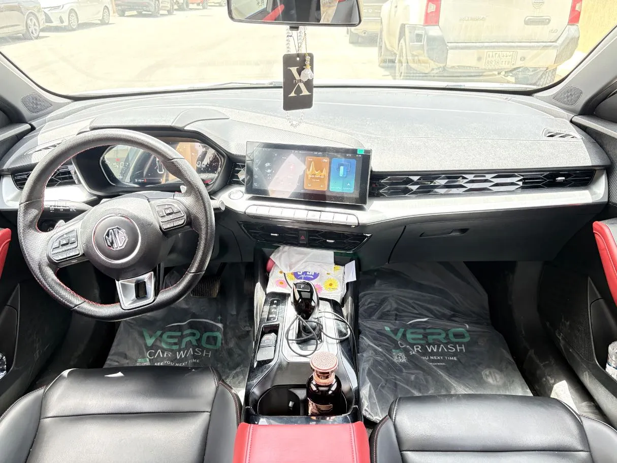 Car image 19