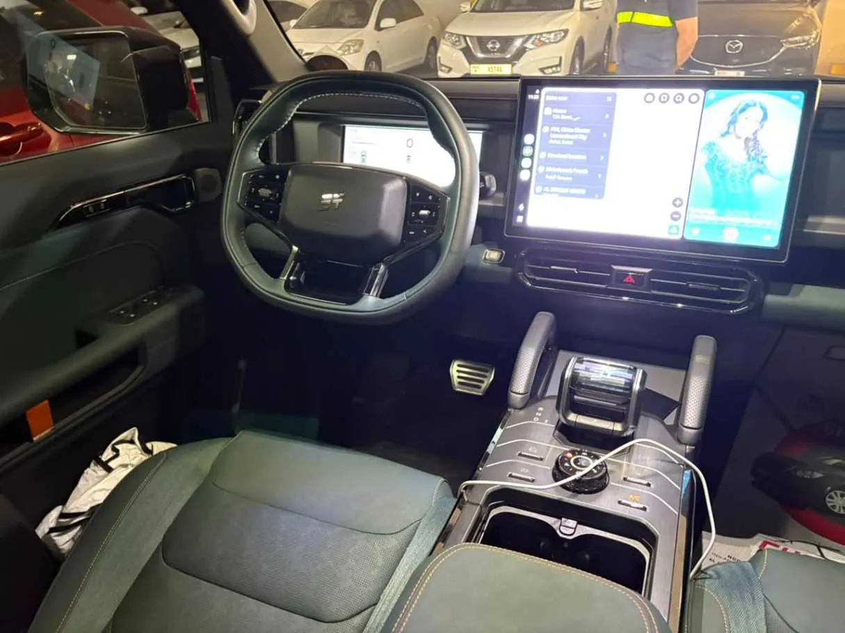 Car image 18