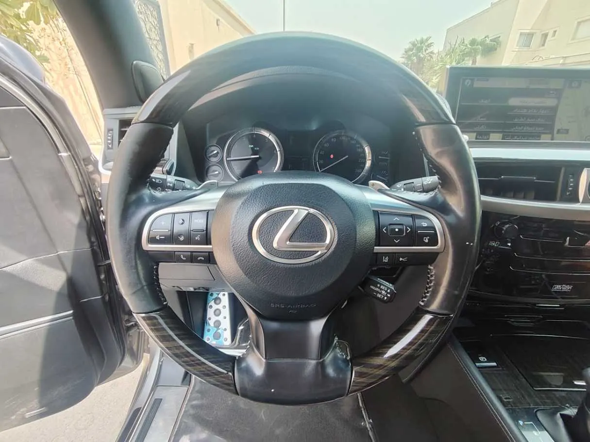 Car image 25
