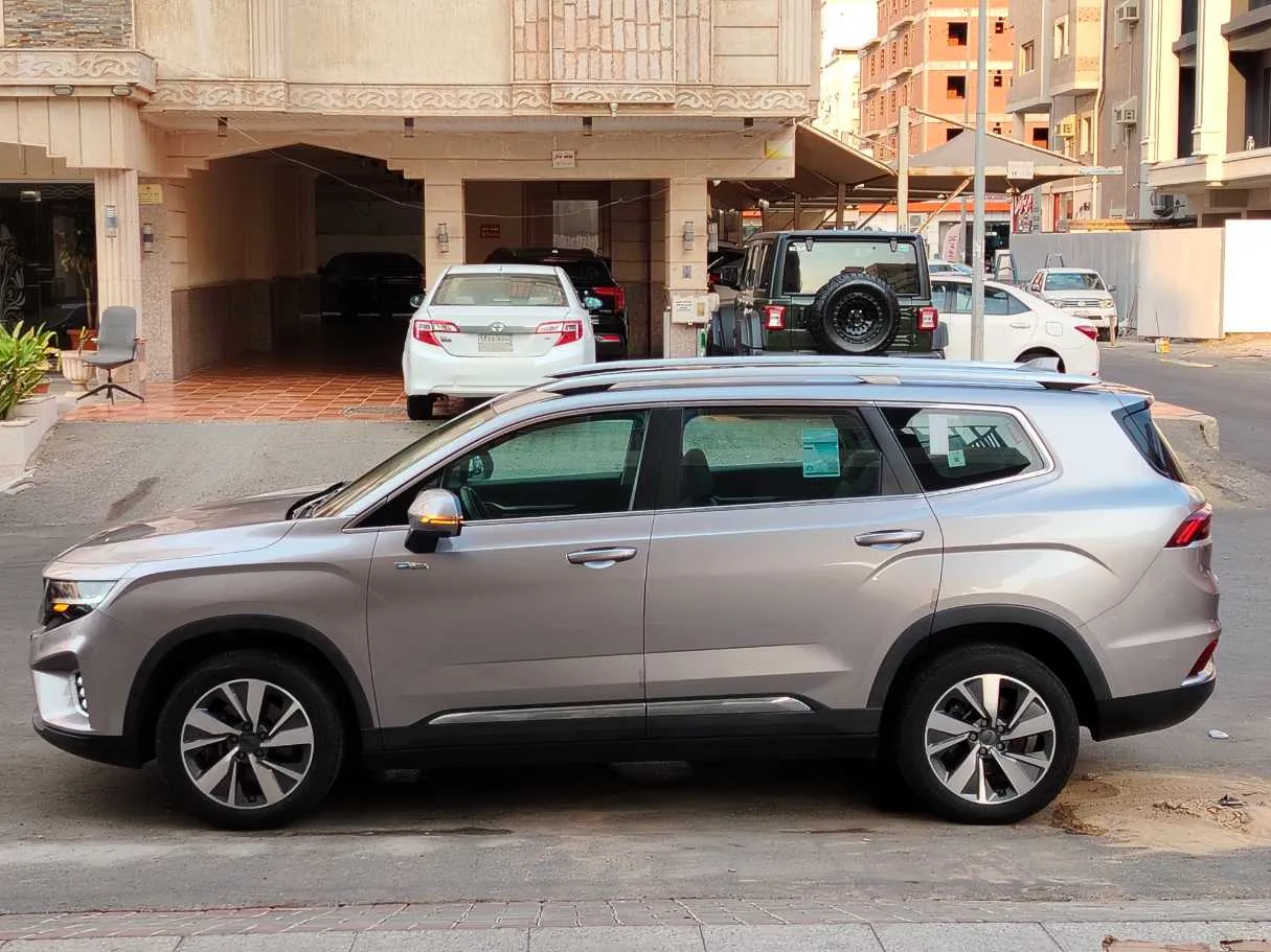 Car image 8