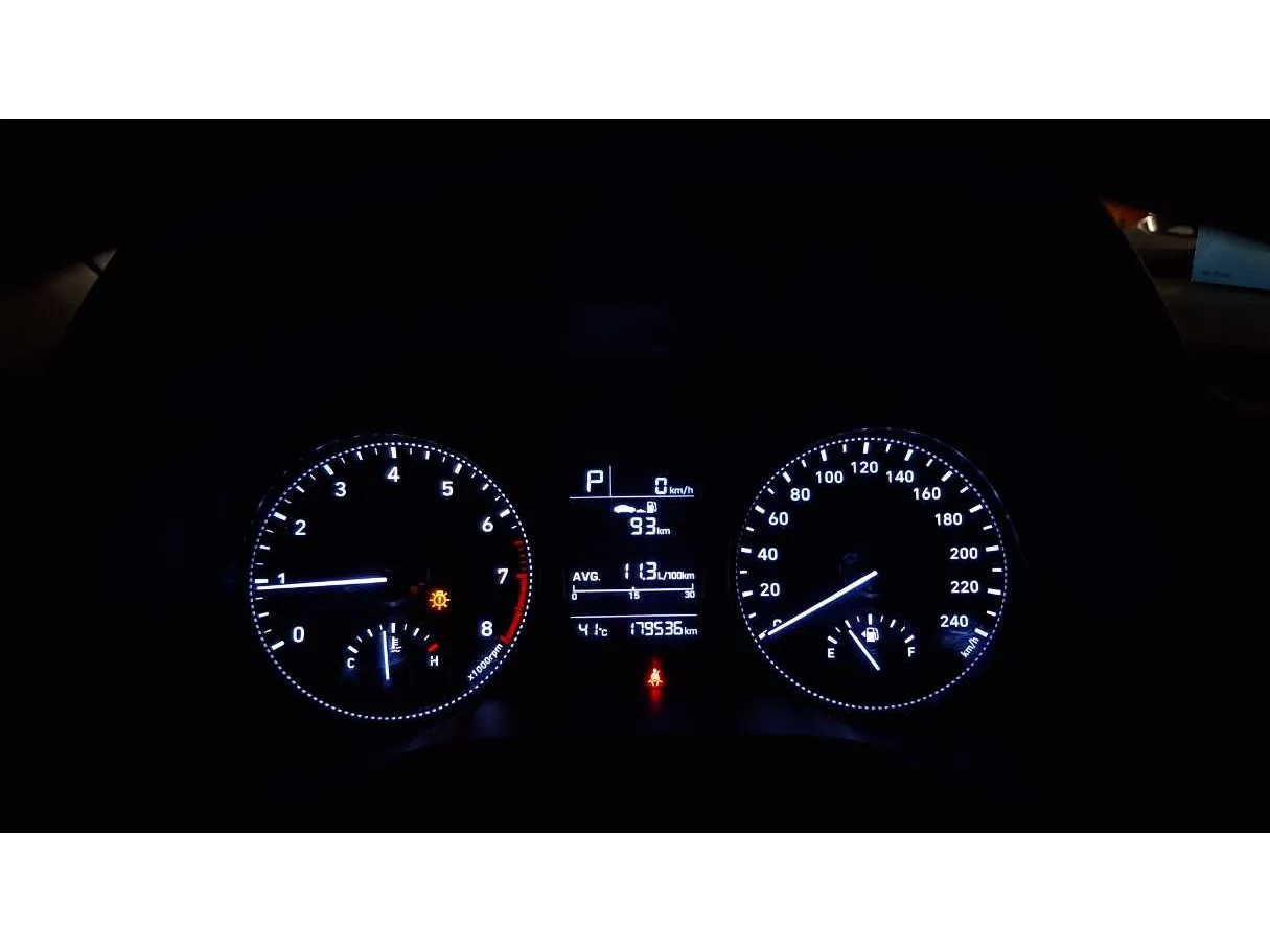 Car image 10