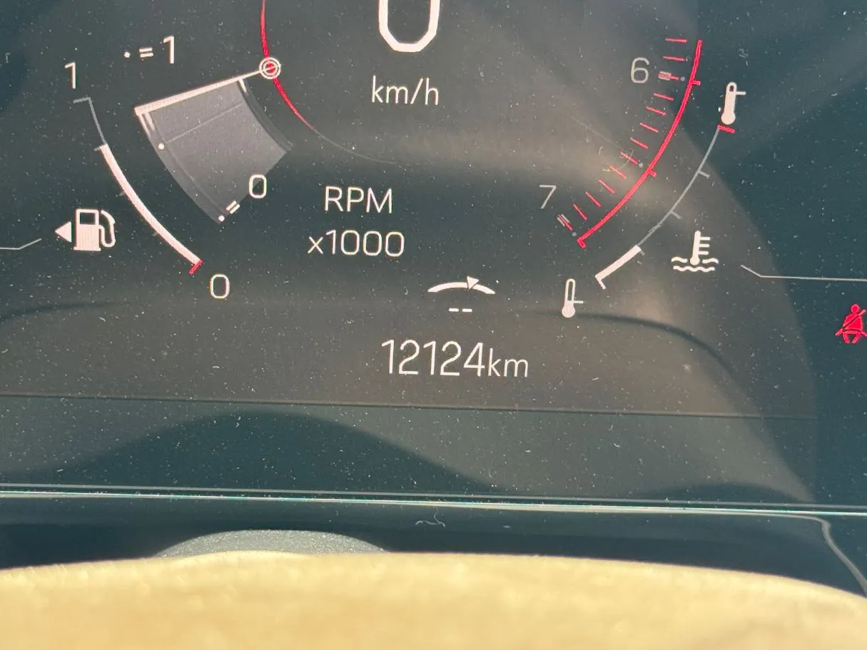 Car image 18