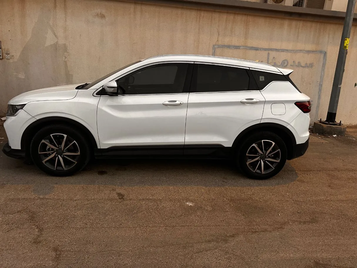 Car image 8