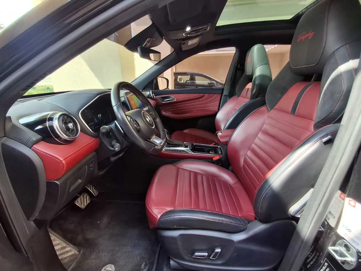 Car image 12