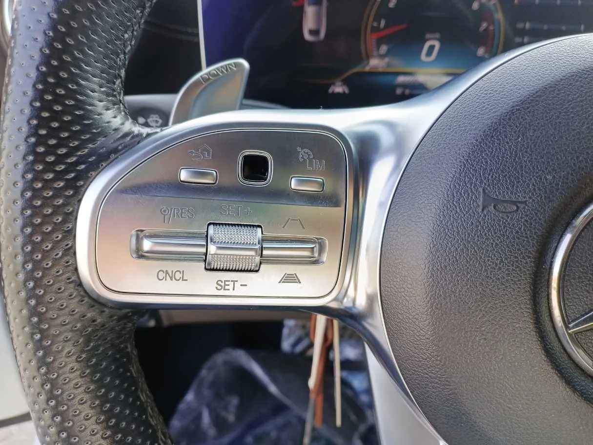 Car image 24