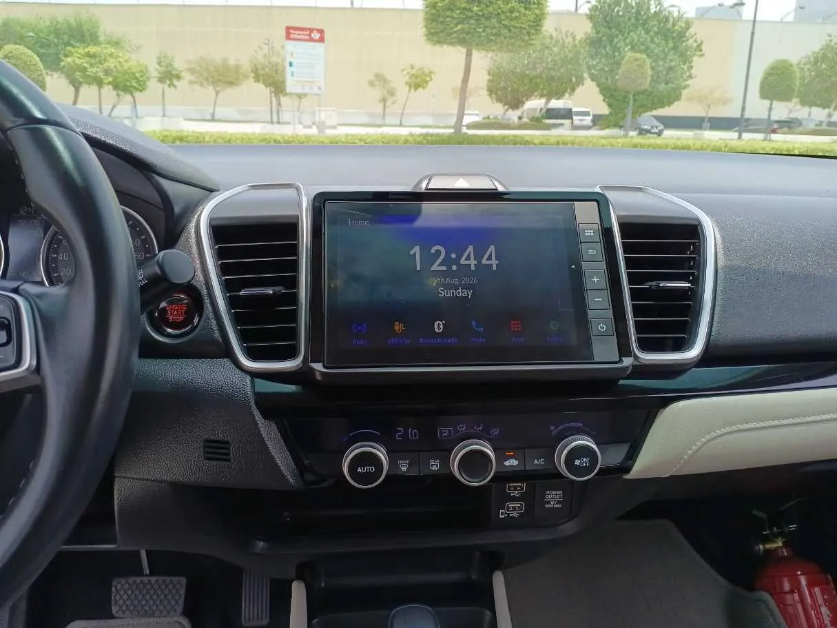 Car image 16