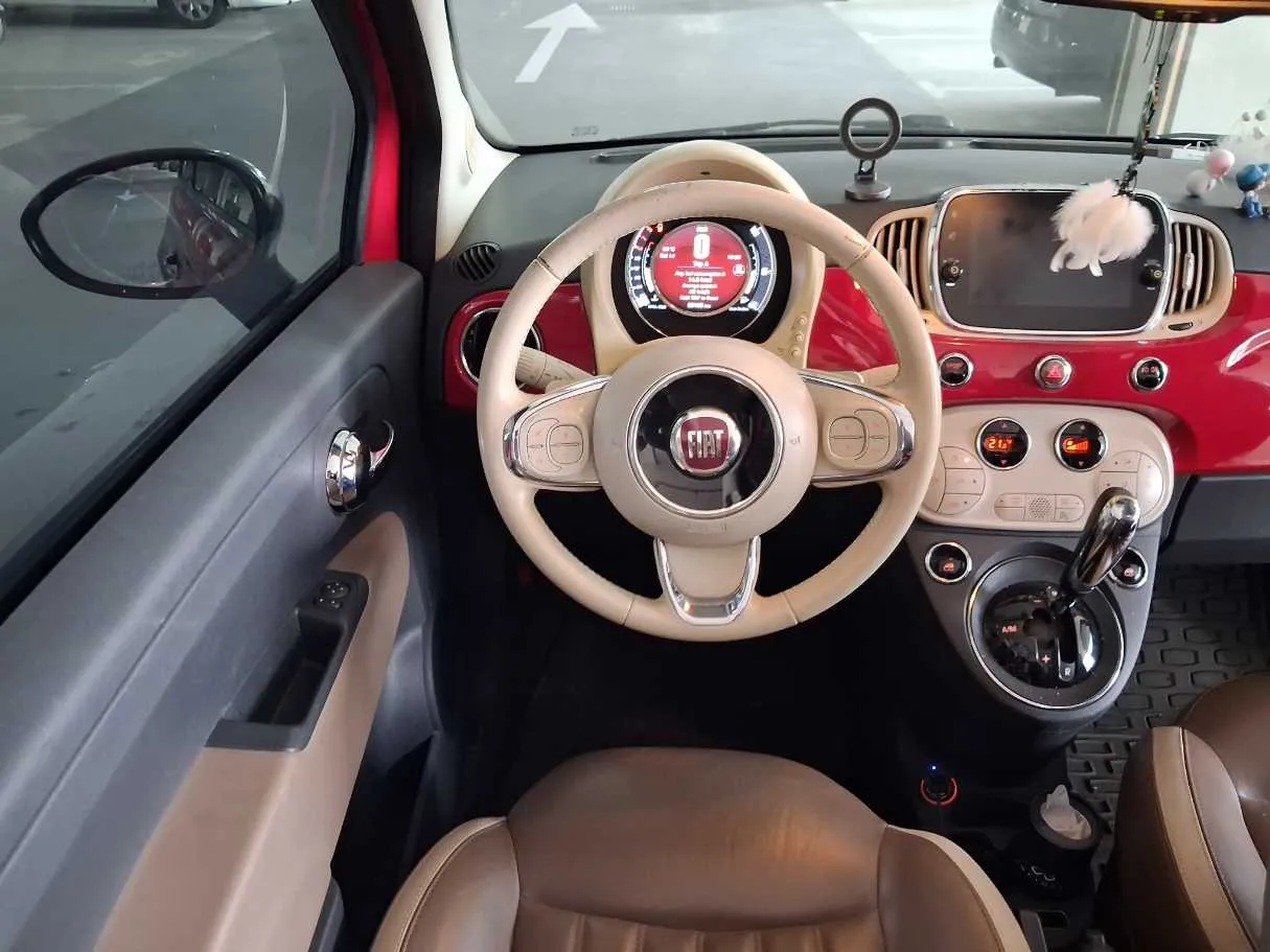 Car image 14