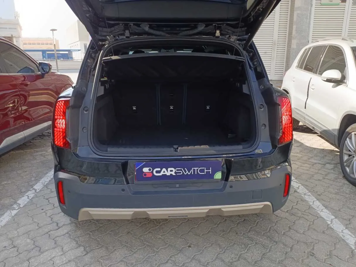 Car image 19