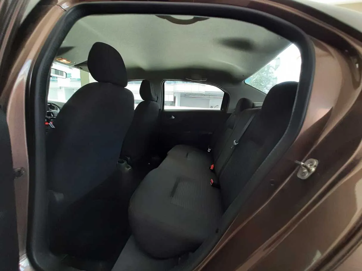 Car image 17