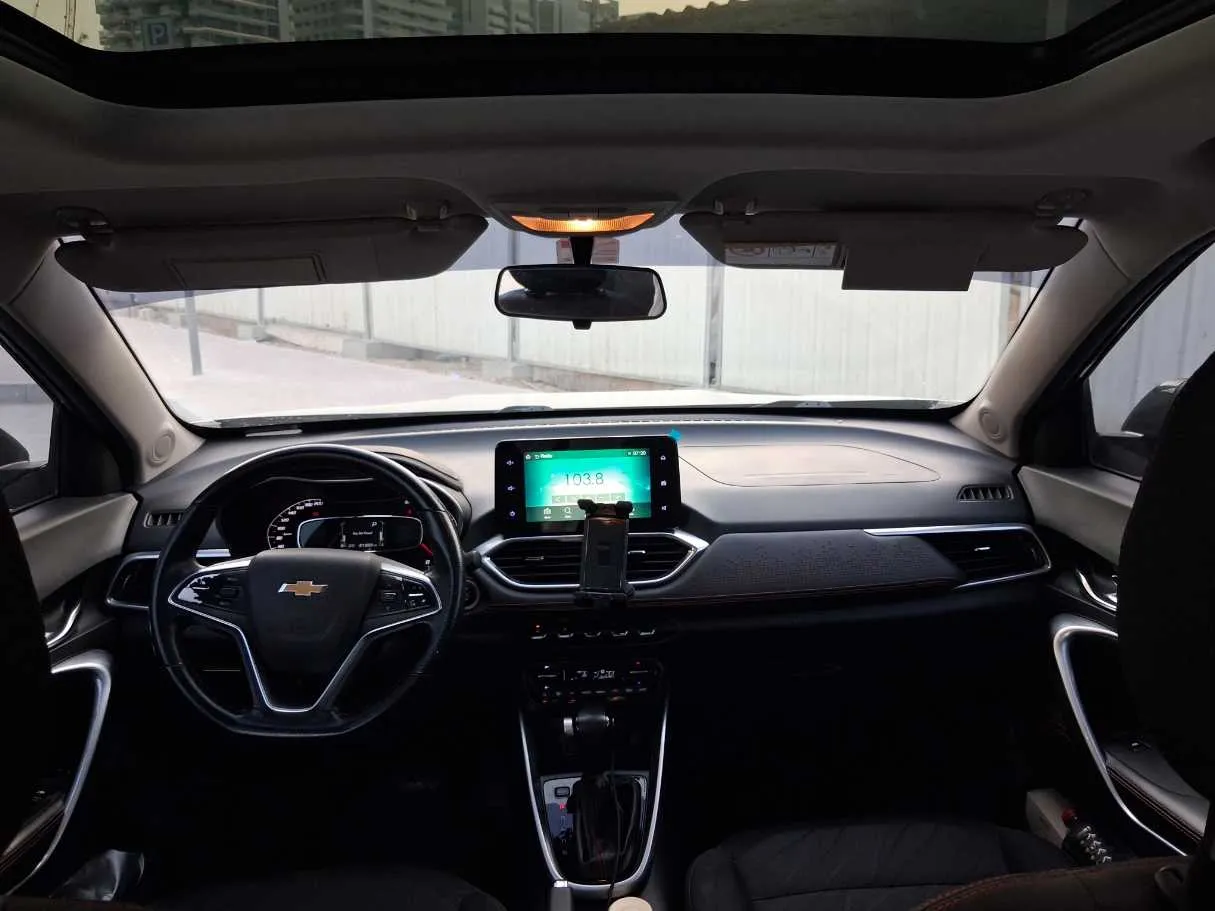 Car image 14